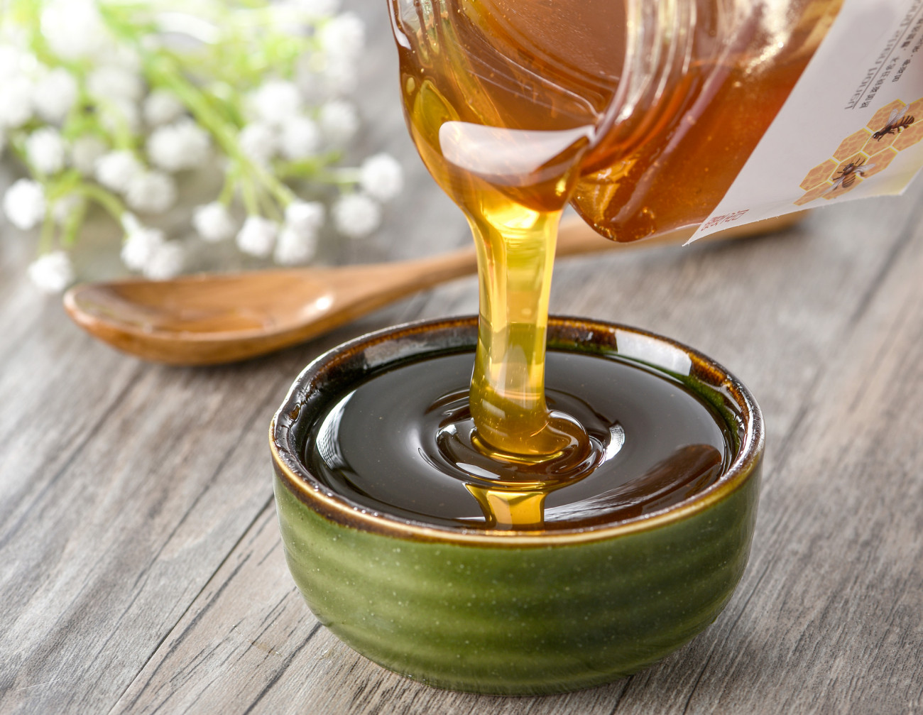 如何判斷蜂蜜是否變質(zhì)(什么樣的蜂蜜算是變質(zhì)了) 如何判斷蜂蜜是否變質(zhì)(什么樣的蜂蜜算是變質(zhì)了)